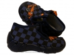 0-110P221 SPEEDY niebiesko czarna szachownica z wyścigówką  kapcie buciki obuwie dziecięce poniemowlęce Befado  18-26 - galeria - foto#3